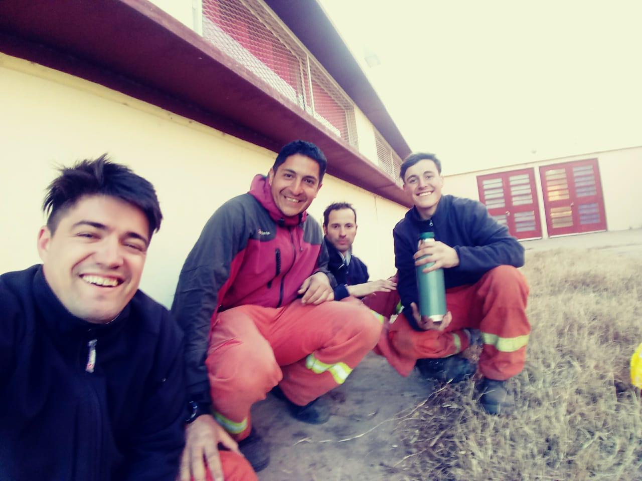 Julián Messi es parte de las dotaciones de bomberos que colabora para apagar incendios en Punilla.