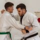 El judoca divide sus actividades entre los entrenamientos, su profesión y la escuela para niños.