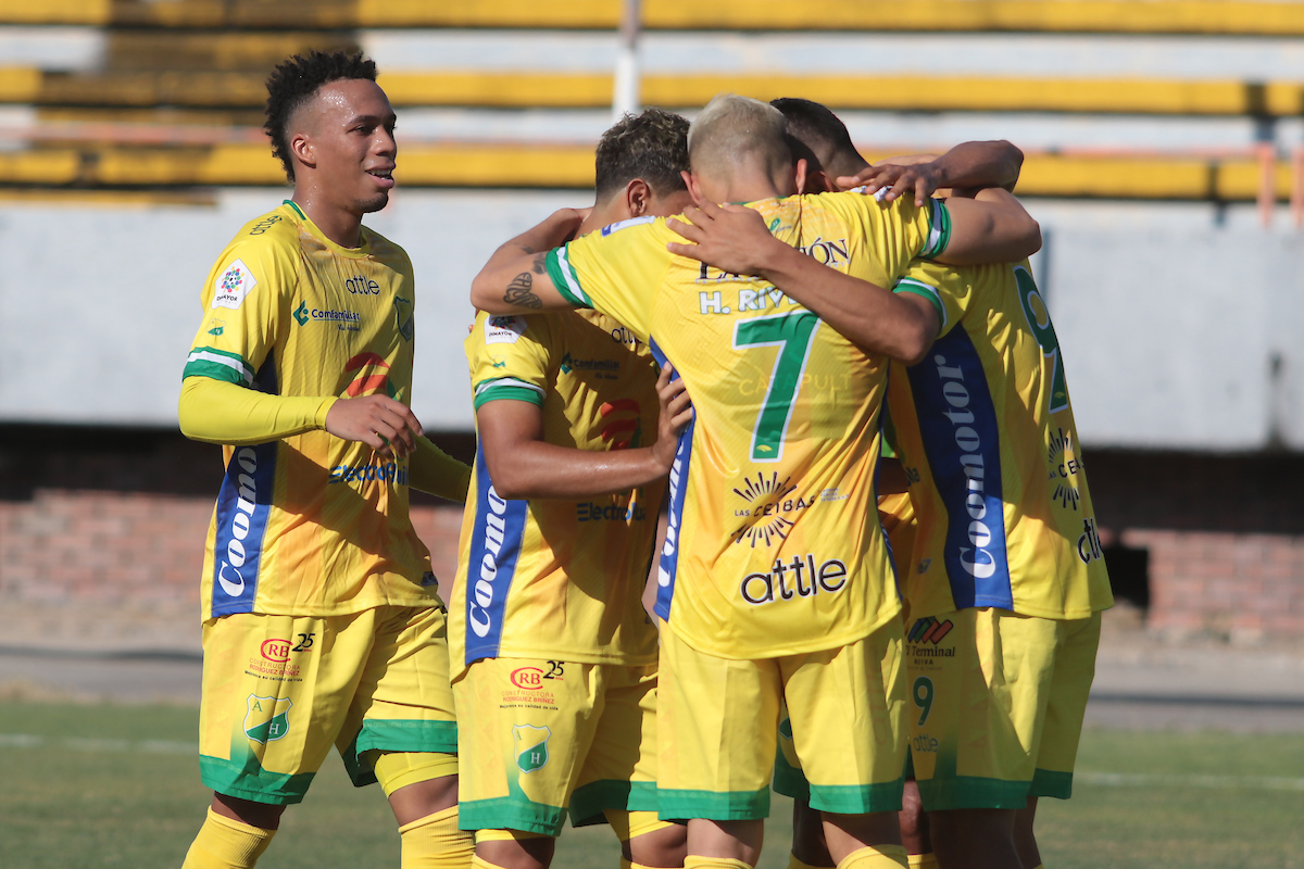 Flavio Robatto y su Atlético Huila volvieron con victoria en el fútbol colombiano.