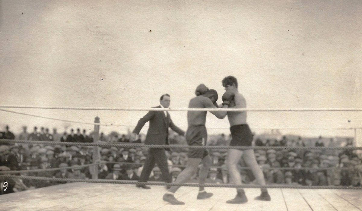 Luis Angel Firpo ante el norteamericano Joe Boykin en Río Cuarto. Árbitro: Juan Filloy