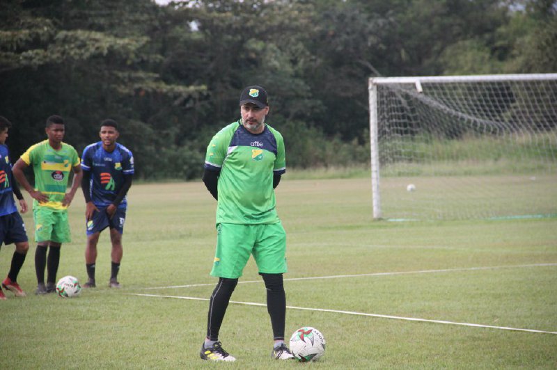 Robatto dejó su cargo en Atlético Huila.