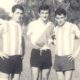 Eduardo Bonyoan, Pedro Ornad y José Alberto Mora posan previo al partido entre San Martín y la reserva de River Plate jugado en 1945.