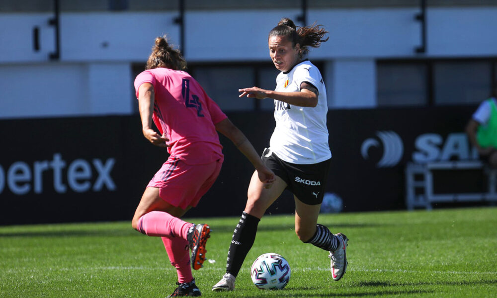 Florencia Bonsegundo en el partido entre Valencia y Real Madrid.