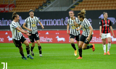 Girelli ya marcó el gol de penal y se desata el festejo de la "Juve".