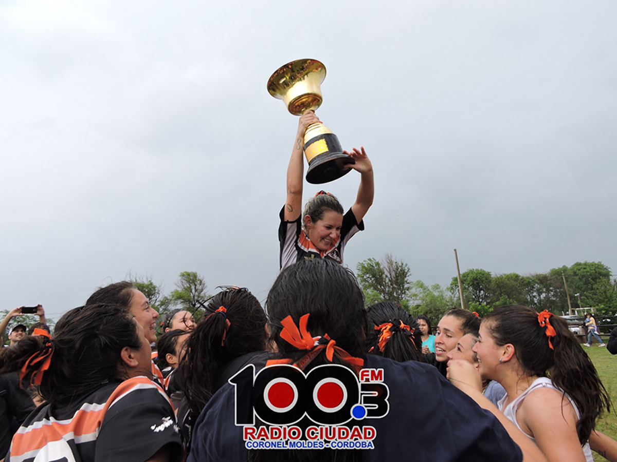 Como capitana, levantó el trofeo del del Torneo Femenino Nivel 2 de la Unión Cordobesa de Rugby durante 2019.