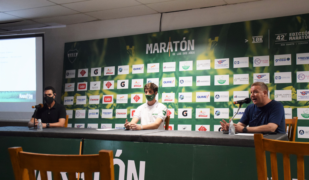 Herrera, Agustín y Marcelo Gherro presentaron la 43° edición de la Maratón de los Dos Años.