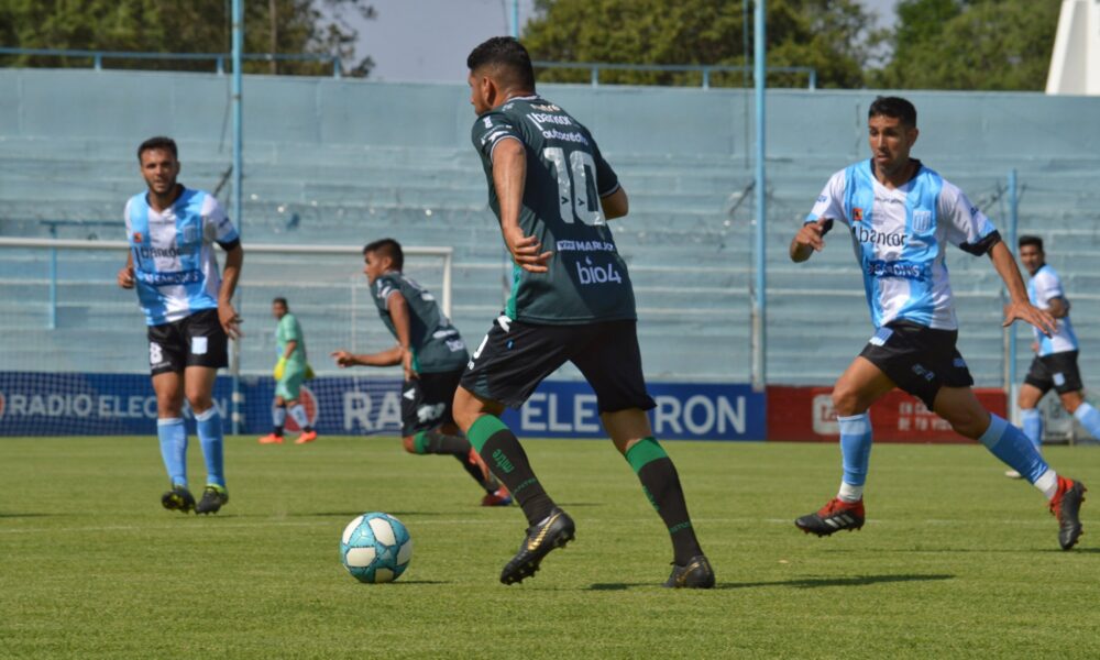 Estudiantes juega ante Racing de Córdoba.