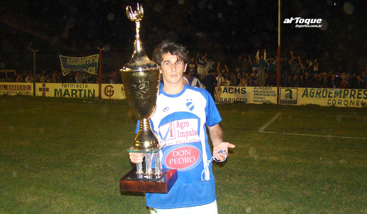 Iván Testa asumió como DT de Atlético San Basilio. Lo hace acompañado de Alejandro Larrea.