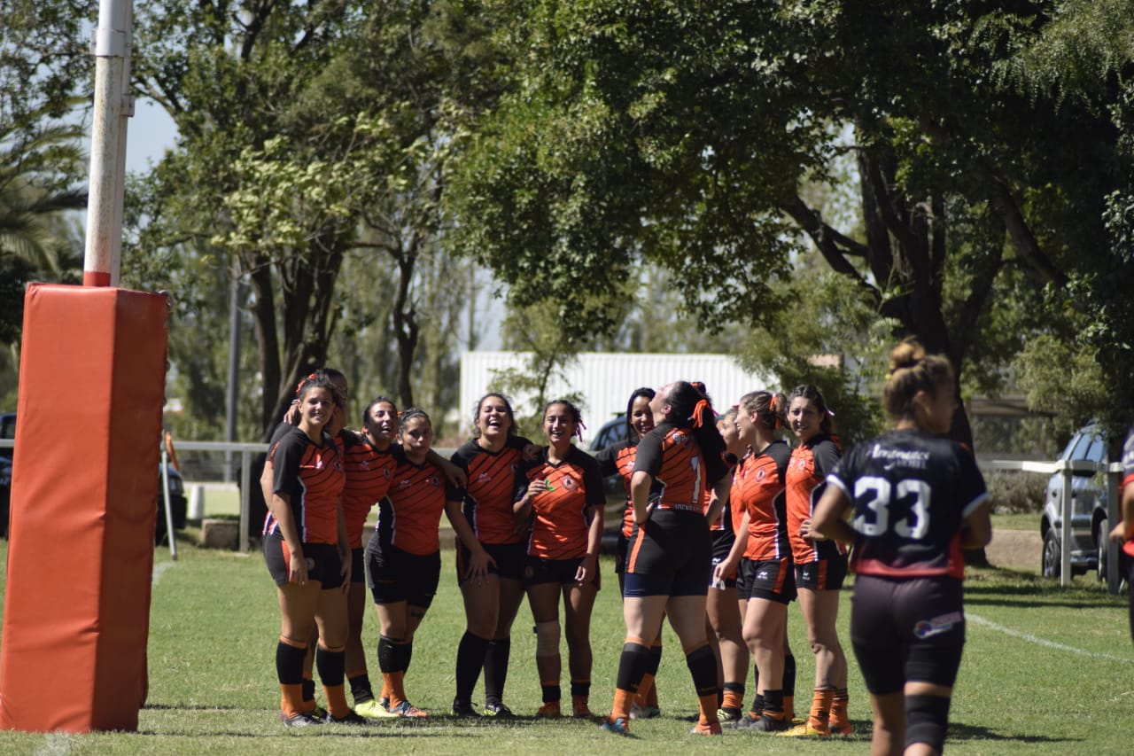 El equipo femenino de rugby del Jockey Club regresó a los entrenamientos.