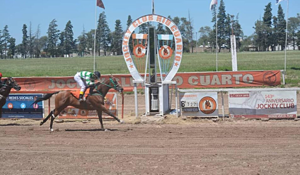 Se disputó el Clásico Apertura en el Jockey Club.