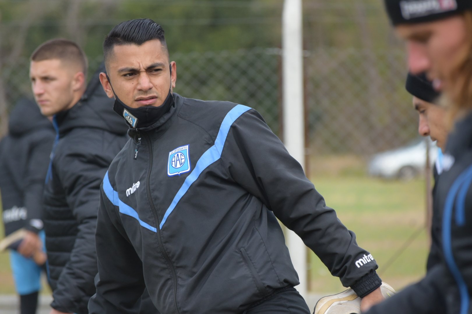 Estudiantes inició los entrenamientos en una semana clave.