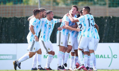 Gaich y Colombatto festejan uno de los goles de Argentina en la última gira por Marbella.