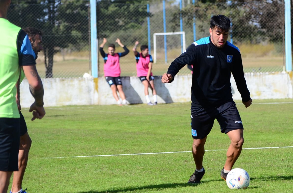 El defensor de Estudiantes se refirió al traspié sufrido en Tucumán ante San Martín y también anticipó lo que será el duelo del próximo martes ante Belgrano.