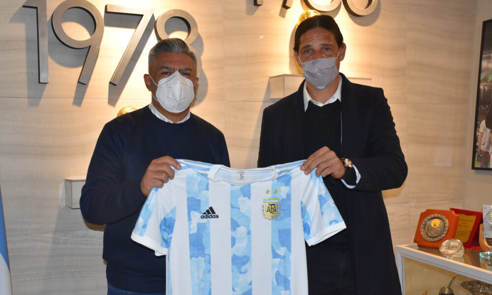 Tapia y Portanova en la presentación oficial.