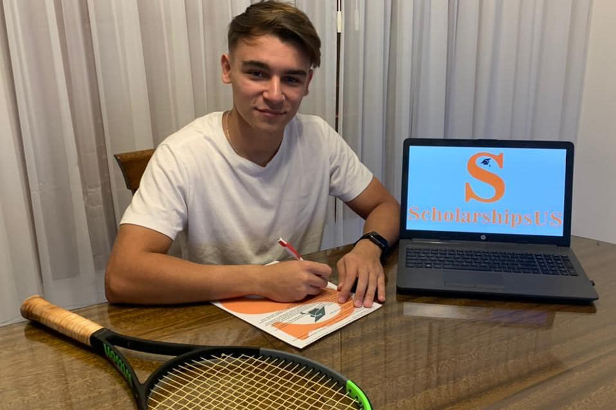 Agustín Cortona firmó contrato para vivir en Estados Unidos y desarrollar su carrera en el tenis.