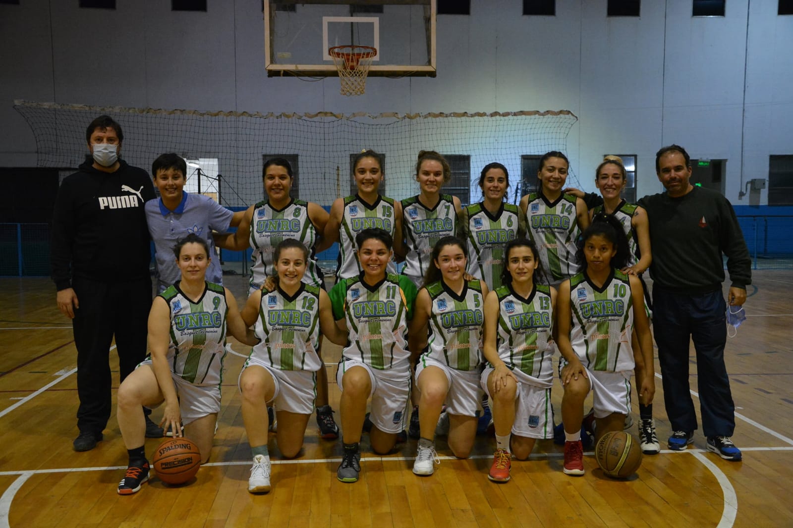 El equipo de básquet femenino de UNRC.
