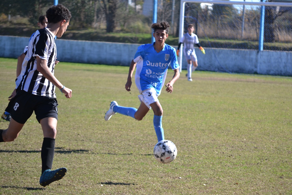 Este sábado por la mañana los pibes de Asociación Atlética Estudiantes midieron fuerzas con sus pares de Gimnasia y Esgrima de Mendoza