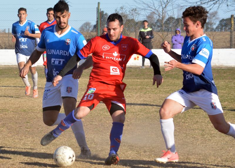 El volante de Independiente Dolores ya palpita lo que va a ser el duelo con Santa Paula de Carnerillo en la vuelta a la competencia de Primera B.