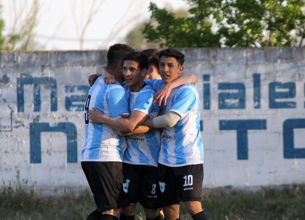 El “celeste” de Laboulaye le ganó 2 a 1 a La Lonja de Villa Rossi y se mantiene como único puntero del Torneo Apertura de la Liga laboulayense.