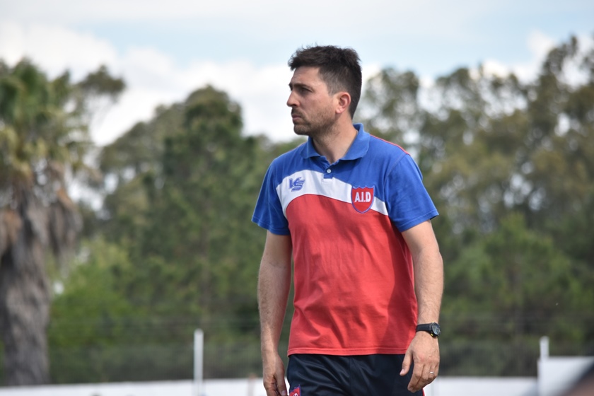 Mariano Dulla fue confirmado como el reemplazante de Guillermo Fos al frente del primer equipo de Charrense Fútbol Club.