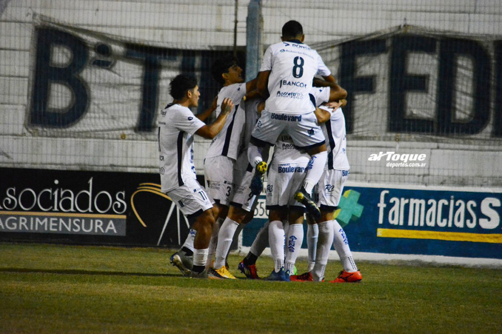 Deportivo Municipal de Adelia María cayó en terreno de Atenas y perdió el invicto tras doce fechas jugadas del Torneo Clausura de Primera A.