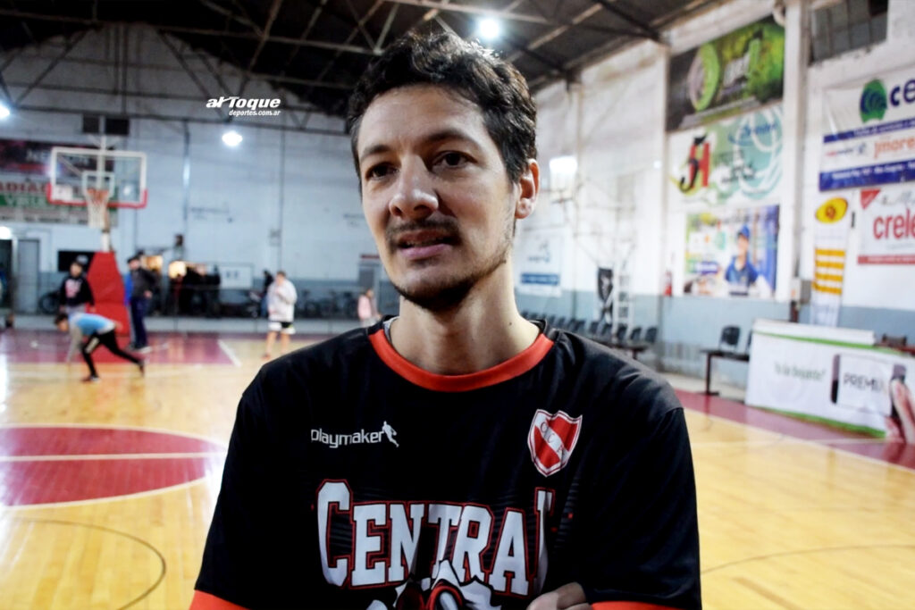 Valentín Ontivero, entrenador de Central Argentino.