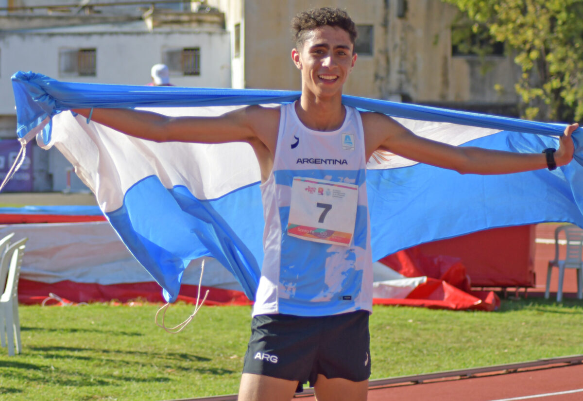 Lorenzo Riba, campeón en los 3.000 metros de los Juegos Suramericanos de la Juventud Rosario 2022.