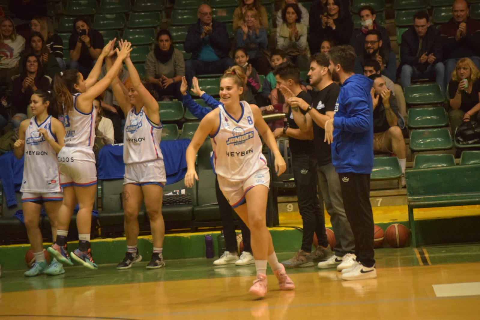 Rocío Sagardoy con la camiseta de General Paz Juniors.