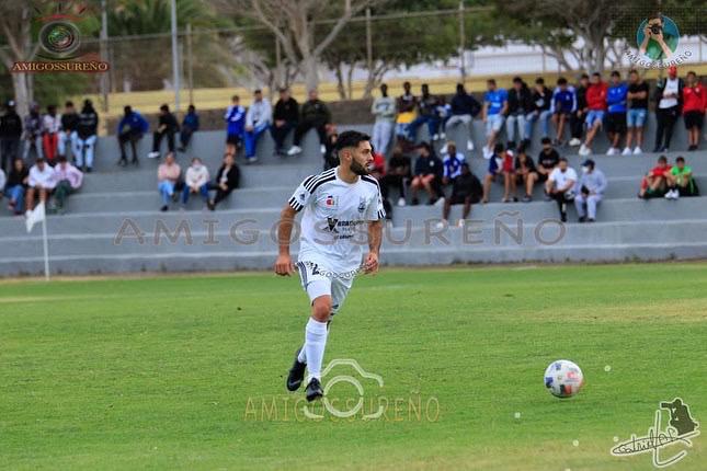 Se fue del país por una mejor calidad de vida y se reencontró con el fútbol.