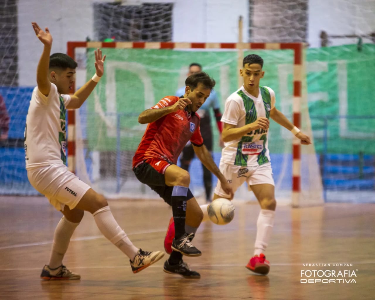 Estudiantes y Universidad igualaron 1-1 por la octava fecha del torneo oficial de futsal.