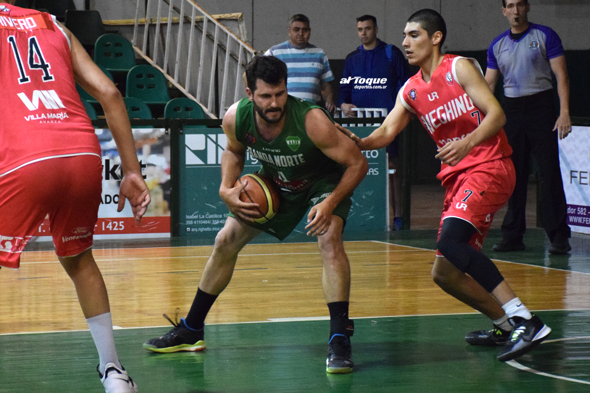 Leandro Barlasina, en pleno juego ante Ameghino de Villa María.