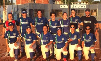 El equipo femenino de sóftbol de Universidad participó del torneo "Hagamos Historia".