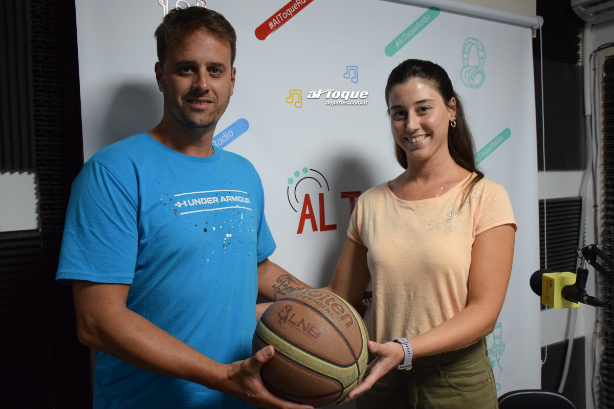 Ezequiel y Eliana Riera, hermanos y árbitros de la Asociación Riocuartense de Básquet.