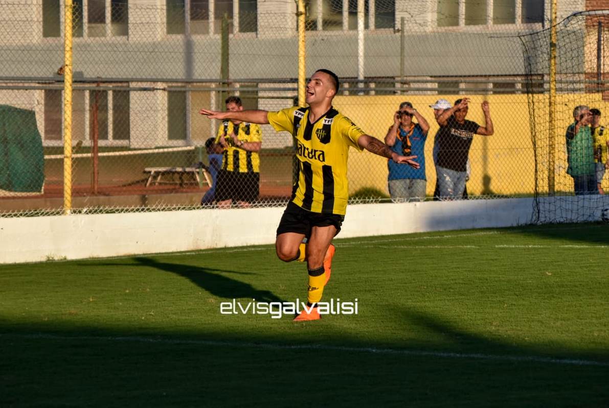 Sosa: “Vi un equipo compacto, que lastima adelante y defiende muy bien atrás”.