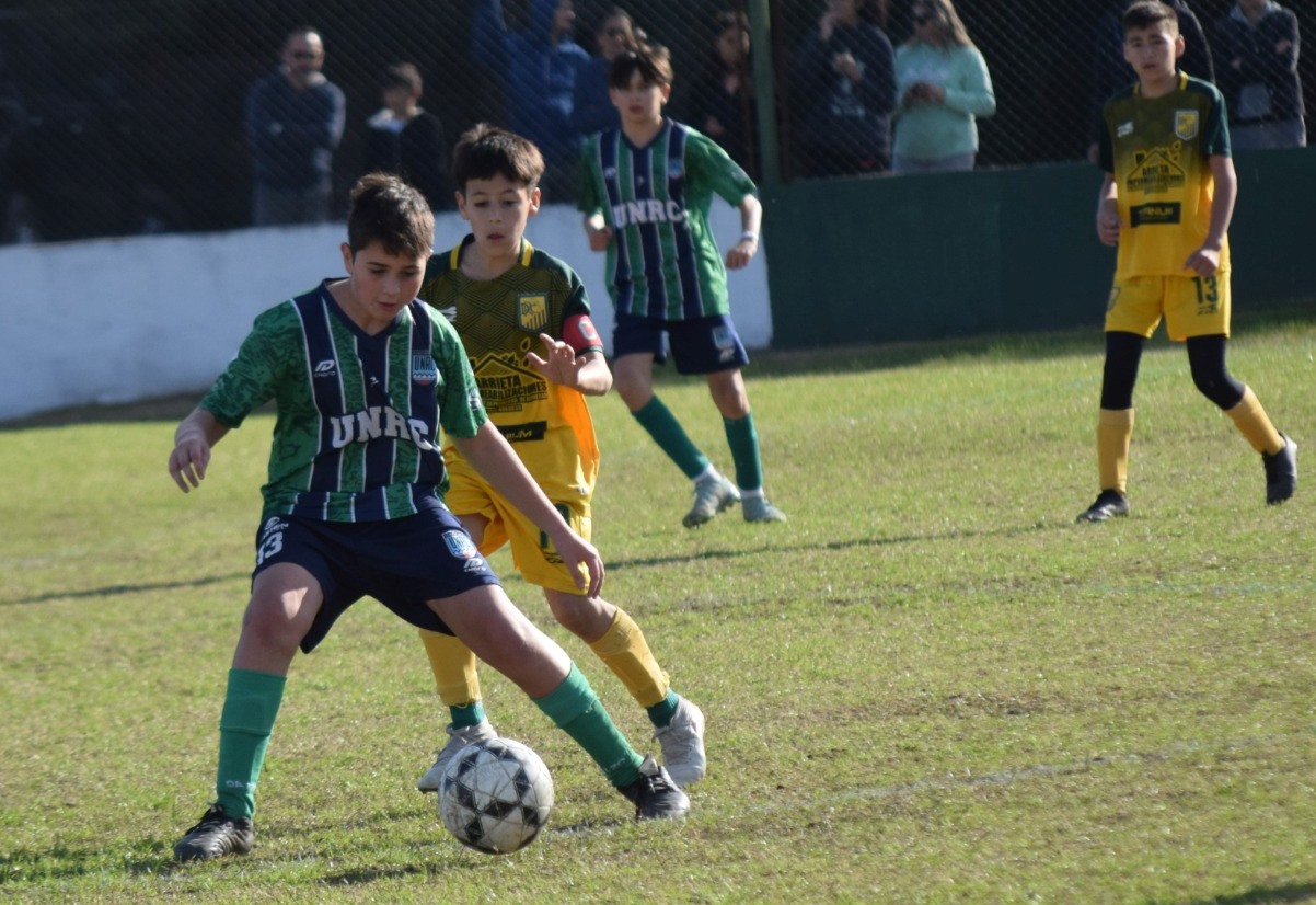 Inferiores Masculino: Se jugó la última antes del descanso.