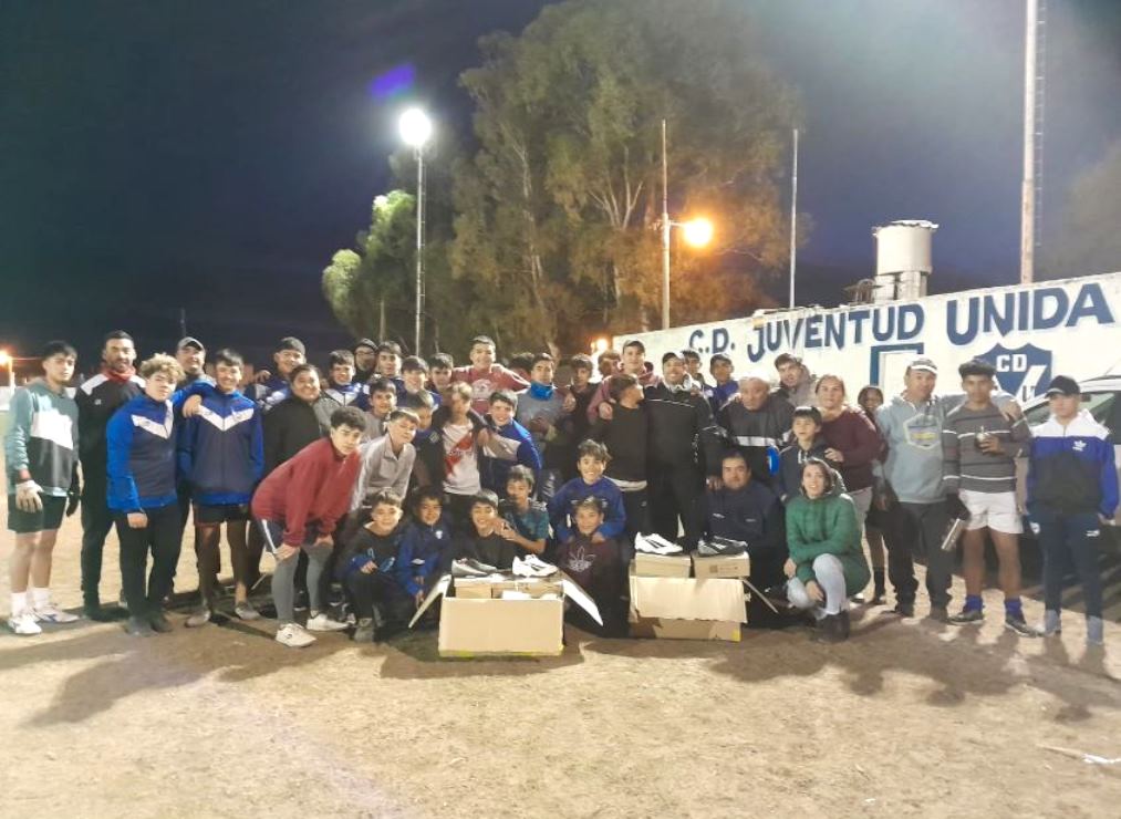 Las inferiores de Juventud Unida de Coronel Baigorria recibieron una importante donación.