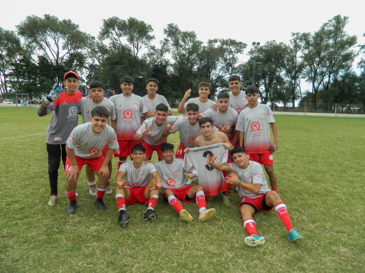 Charrense FC y Recreativo Unión de Olaeta en el Norte, y Sportivo Municipal y Correo y Telecomunicaciones en el Centro ganaron sus 2 compromisos y mandan en sus respectivas zonas.
