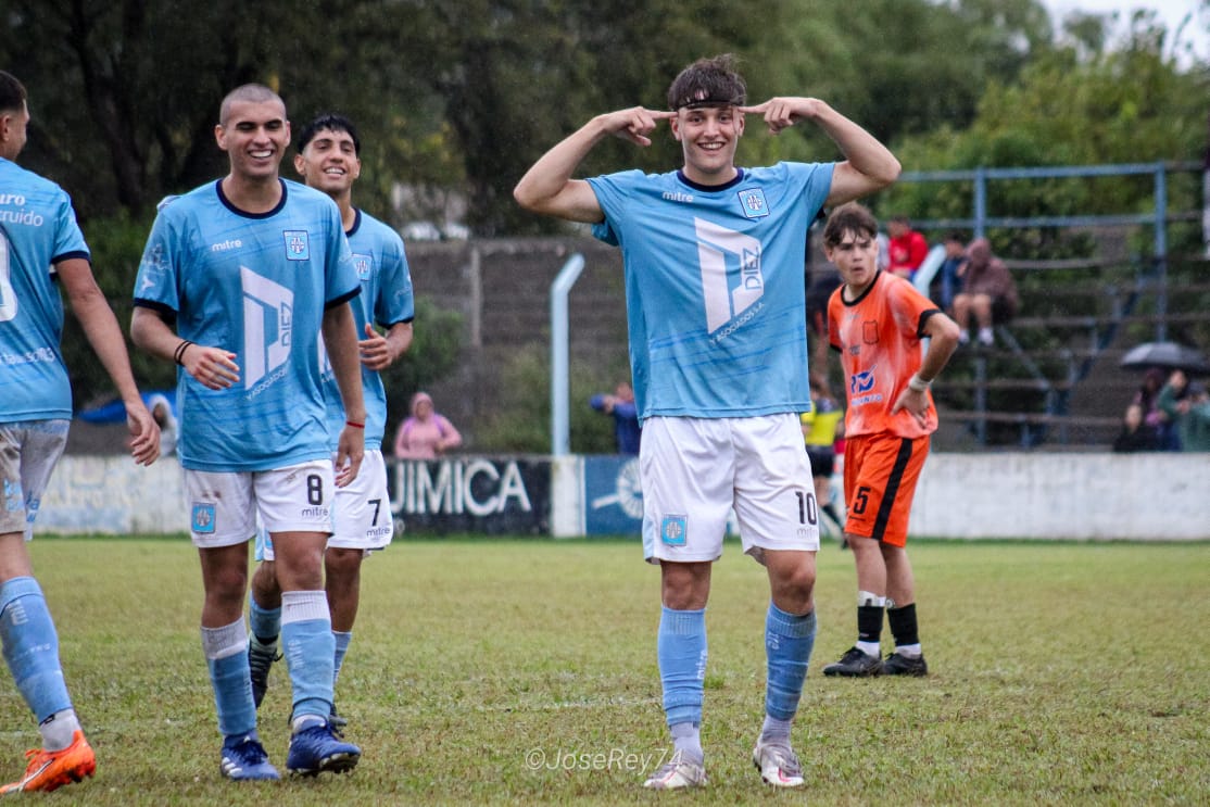 Estudiantes comenzó el torneo superando en todas las categorías a Centro Deportivo Rivadavia.