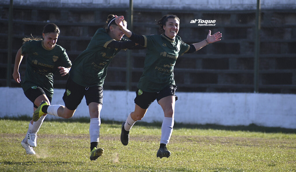 Delfina Vettore celebra el primer gol del triunfo de Banda Norte sobre Instituto.