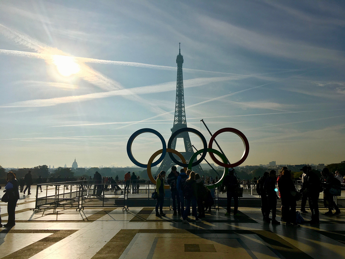 Foto de anillos olímpicos en París