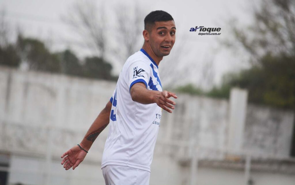 Facundo Cabrera, de Juventud Unida de Coronel Baigorria, se convirtió este domingo en el primer jugador que convierte 4 goles en un mismo partido en lo que va de la temporada de Primera B.