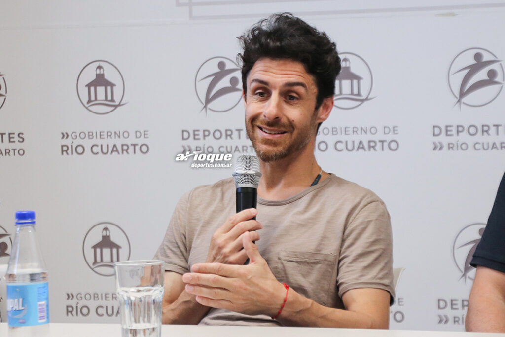 Pablo Aimar brindó una conferencia en Centro 11.