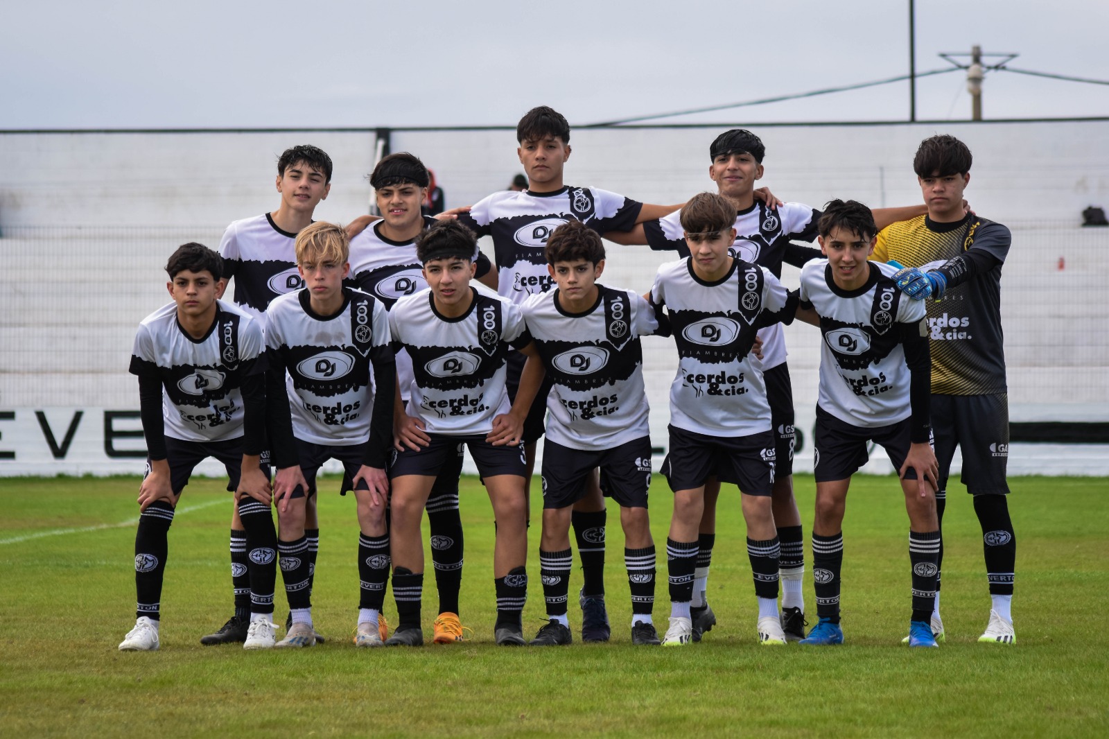 El torneo infantojuvenil “Clemar Penoncello” de la Liga Regional de Fútbol de Río Cuarto comienza a llegar a su etapa de definición.