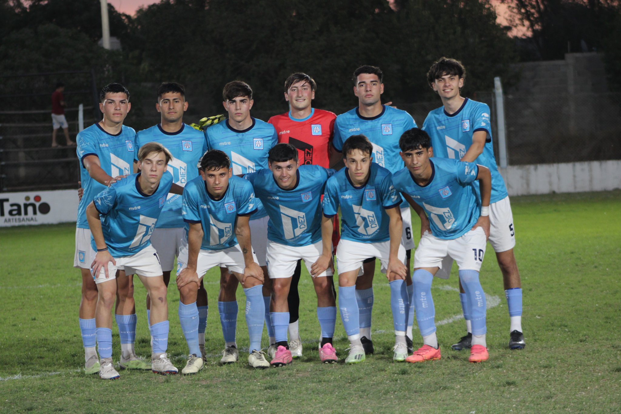 Estudiantes y San Martín de Mackenna son punteros en Reserva.