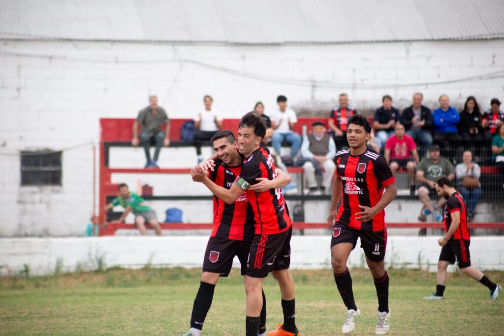 San Martín e Independencia buscan los primeros pasajes en la Liga Laboulayense.