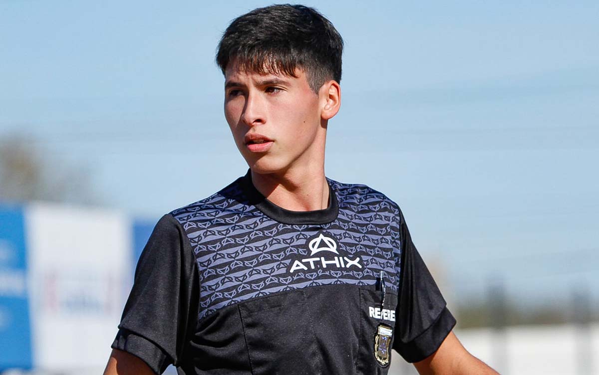 Presente y futuro: Joaquín Romero debutó como árbitro de Primera a los 17 años.