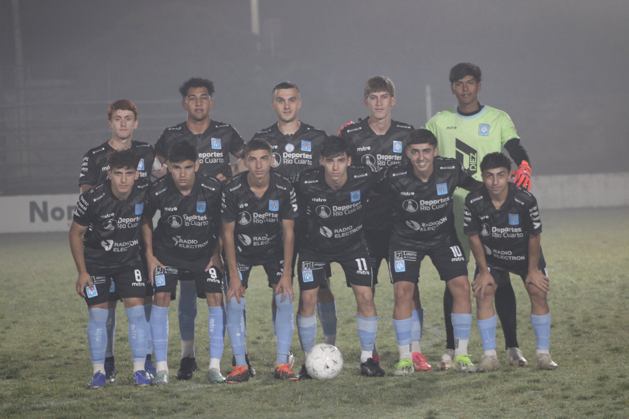 Estudiantes goleó a Belgrano de Moldes y se subió a la cima en Reserva.