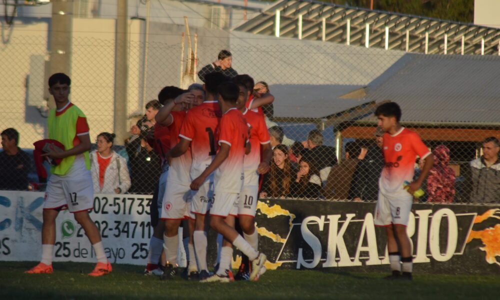 Con gol de Nicolás Carranza, Independiente Ranqueles de Huinca Renancó le ganó este domingo 1 a 0 a Juventud Unida de Villa Huidobro en el juego de ida de la final del Torneo Clausura “Víctor Abel Lino” de la Liga Regional de Futbol del Departamento Roca.