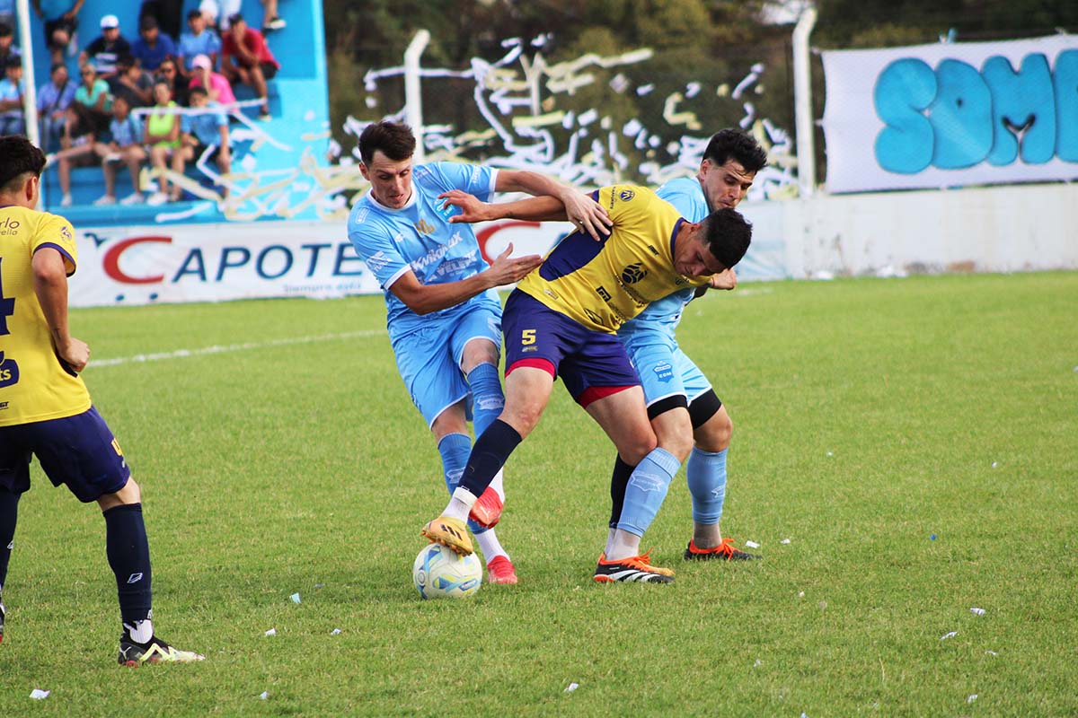 Deportivo Municipal y Atlético Adelia María igualaron este domingo sin goles en una nueva edición del clásico de la localidad.