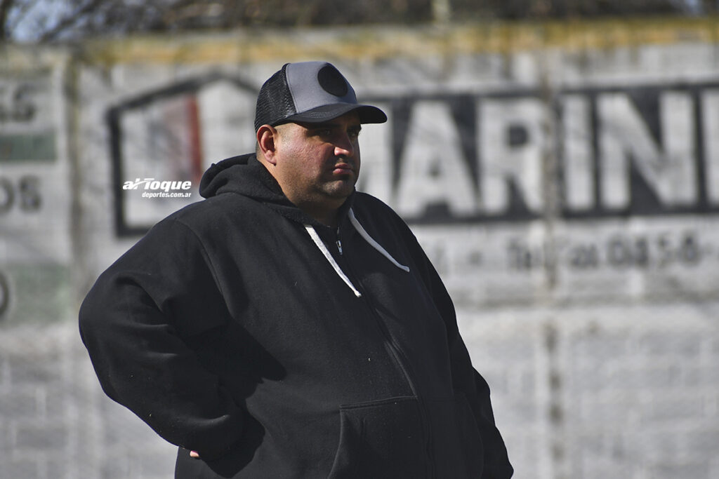 Jeremías Billalva, el DT que encaminó al éxito a Atenas femenino.